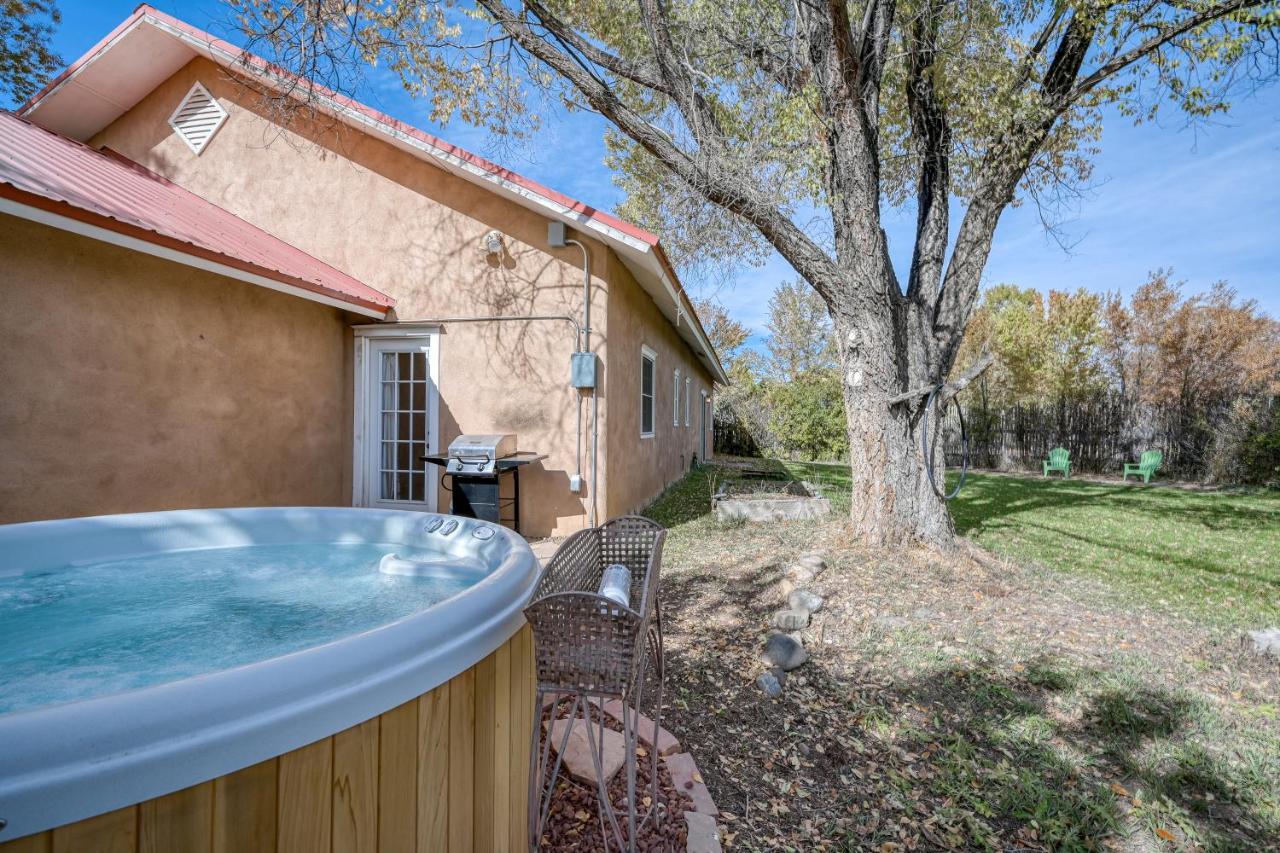 Upper Ranchitos Road Retreat Taos Exterior photo