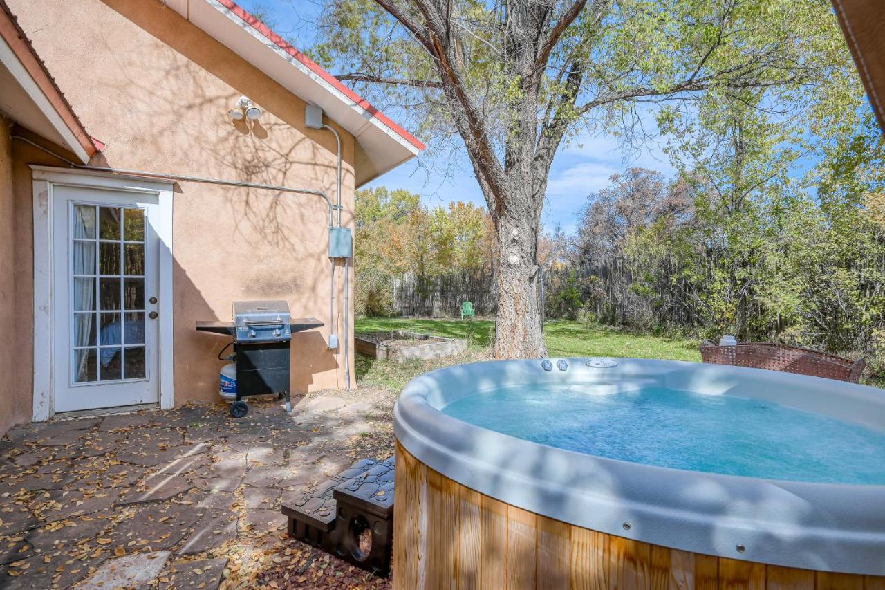 Upper Ranchitos Road Retreat Taos Exterior photo